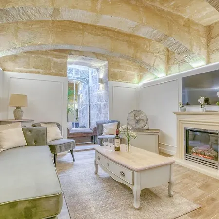 Modern Oasis Near Mdina With Rooftop Pool & View Appartamento *