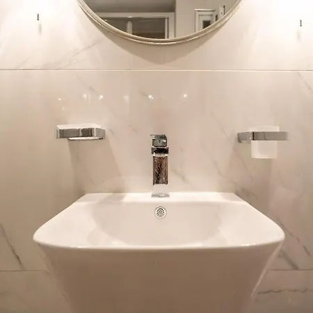 Modern Oasis Near Mdina With Rooftop Pool & View Appartamento *