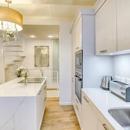 Modern Oasis Near Mdina With Rooftop Pool & View Appartamento