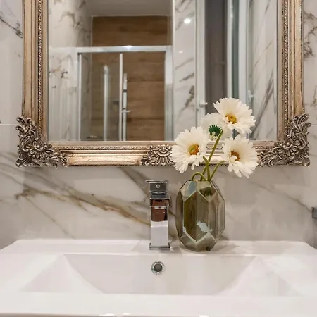 Modern Oasis Near Mdina With Rooftop Pool & View Appartamento