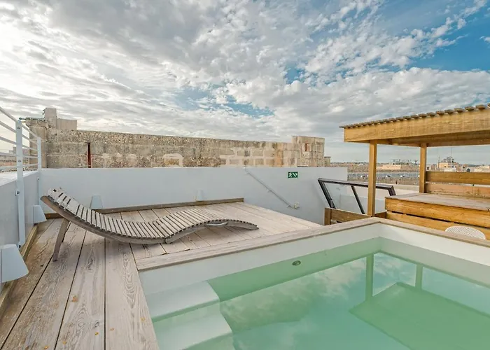Modern Oasis Near Mdina With Rooftop Pool & View *